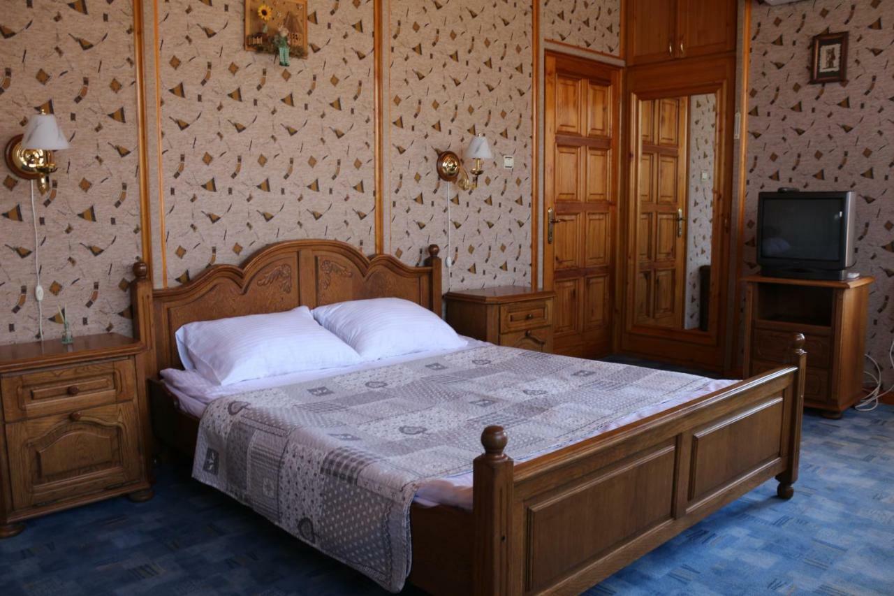 Hotel Усадьба-Музей Tirnauca Exterior foto